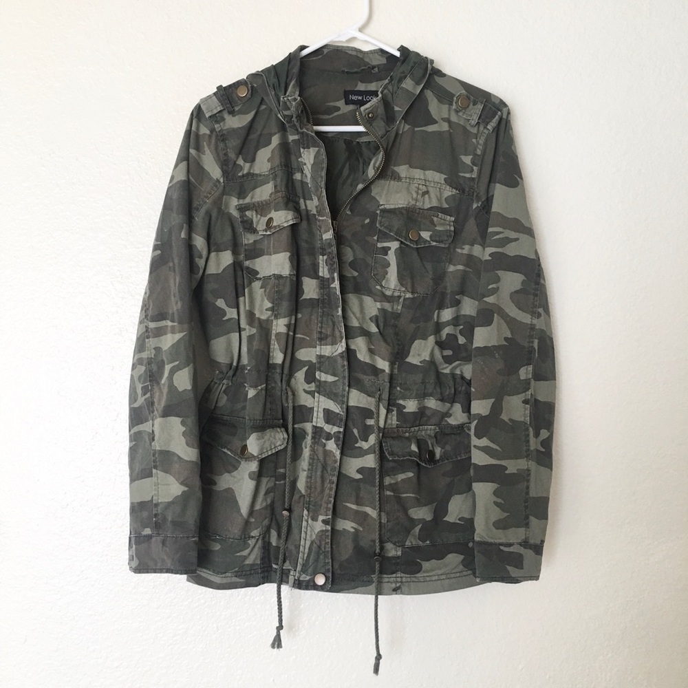 New Look Cinch Waist Hooded Camo Print Jacket